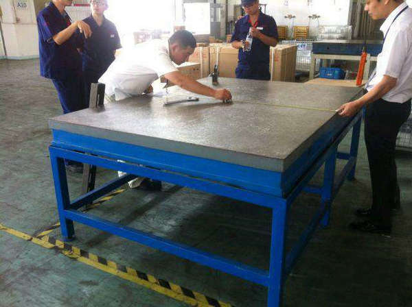 河北鑄鐵平臺(tái)在精密儀器中的使用